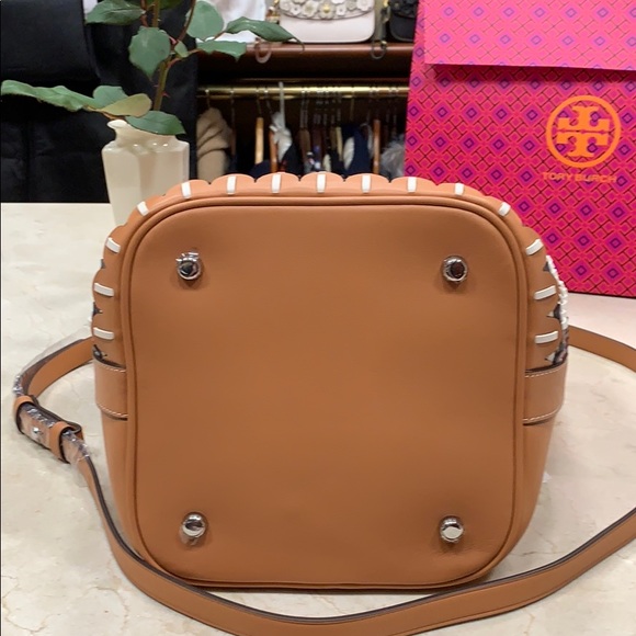 LAST RARE TORY BURCH MILLER CHAINMAIL LARGE BUCKET BAG IN CAMELLO/IVORY XBODY - Picture 12 of 12